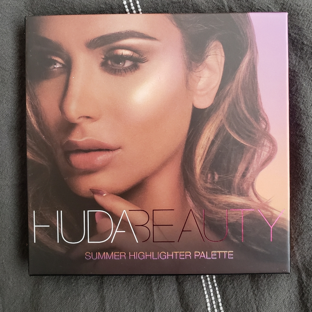 Huda Beauty Summer Highlighter Palette